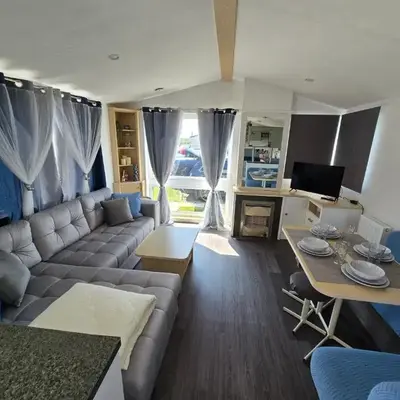 FI005 Loomy Escapes Caravan at St Osyth Beach Essex