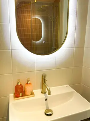 a bathroom with a sink with a mirror above it at Very best location - Luxury boutique apartment by river and historic city centre in Cambridge