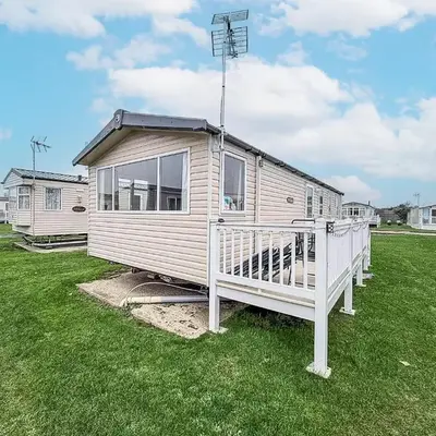 Spacious 8 Berth Caravan At Dovercourt Holiday Park