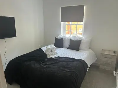 a bedroom with a bed with two towels on it at Upto 9 Contractors, LongStay Discounts in Hythe
