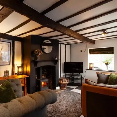 2 Bedroom Cottage in Debenham - The Old Toll House