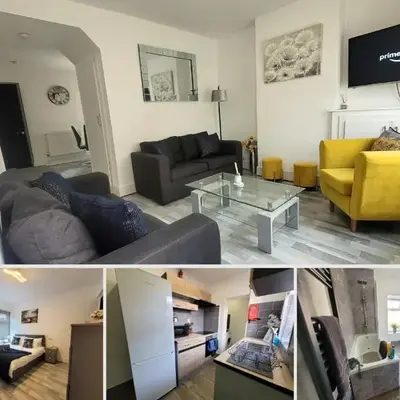 Pet Friendly 2-Bed Home Near Marina & Town - Free Parking