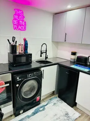 a kitchen with a washing machine and a sink at Hertford Home detached garden parking pet allowed in Hertford
