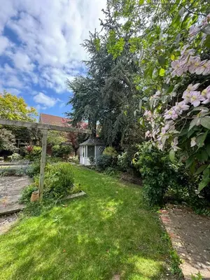 a yard with a house and a tree at Sherrington Cottage 1 minute walk to Frintons blue flag beach Sleeps up to 8 in Frinton-on-Sea