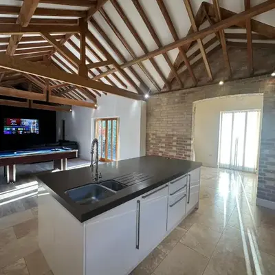 Sleeps18 character barns