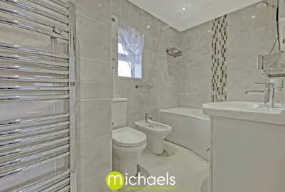 a bathroom with a toilet and a sink and a tub at For Contractors, businesses, families - next to Colchester Royal Grammar School in Lexden