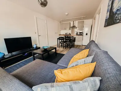 a living room with a couch and a kitchen at Modern Stay - Walk to Everything 2 in Ipswich