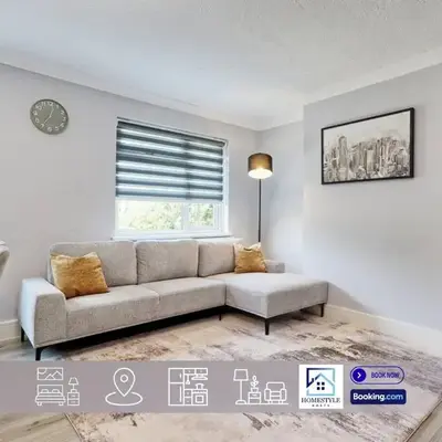5 Bedroom Apartment - Weekly Deal - By Homestyles Hosts Short Lets and Serviced Accommodation Widford - Free Parking