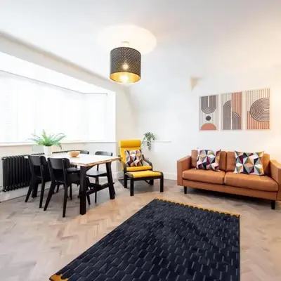 6 The Royal Serviced Apartments