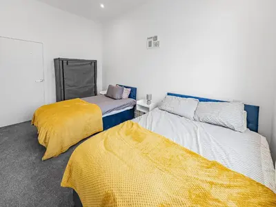 two beds sitting next to each other in a room at Bright & Cozy in Chelmsford in Chelmsford