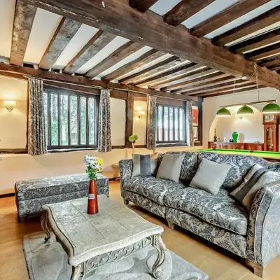 The Farmhouse - Uk48228