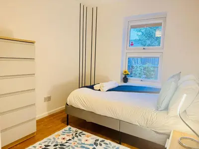 a bedroom with a bed and a window at Spacious 2 Bedroom Sleeps 4 with WiFi & Garden in Cambridge
