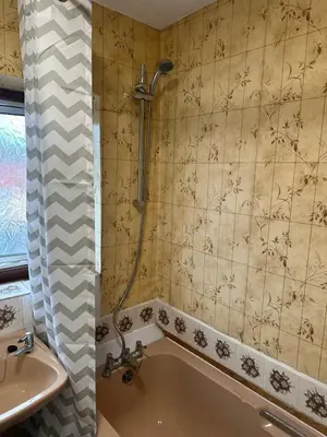 a bathroom with a bath tub and a sink at Clayburn Spacious Twin Bed Large Room in Basildon
