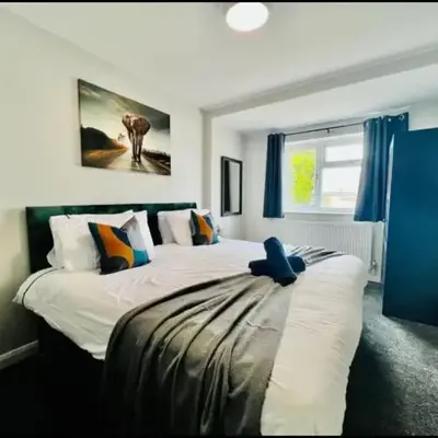 Spacious 6 Bedroom House Basildon with Free Parking for Contractors and Business - Free Parking l sleeps 12