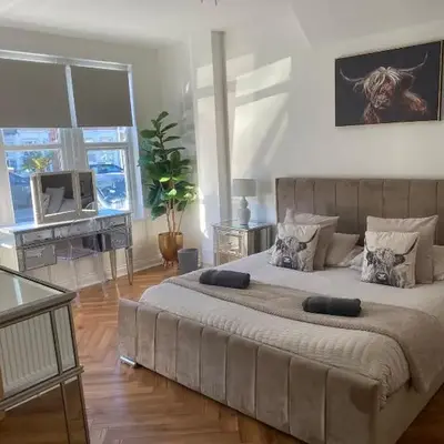 Southend Apartment With Parking