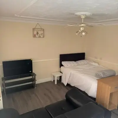 Fully en-suite with kitchen