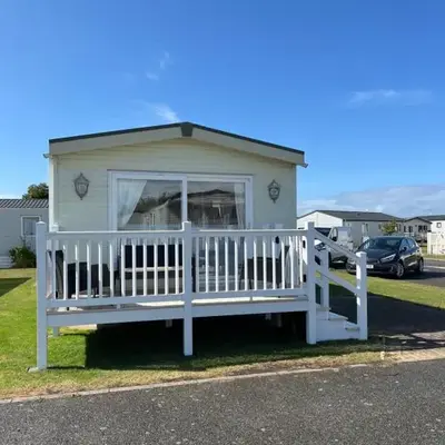 2 Bedroom Mini Lodge near the beach