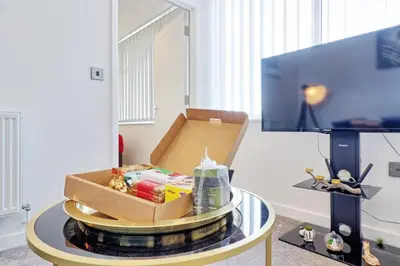 a box sitting on top of a table in a room at Cozy 1 Bed Flat Corringham-Essex in Fobbing