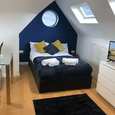 Cosy Loft Retreat off Vibrant Mill Road just minutes from station