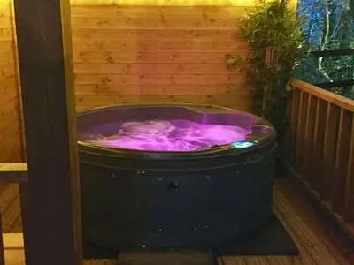 a jacuzzi tub on a deck at Bears House in Westley Waterless