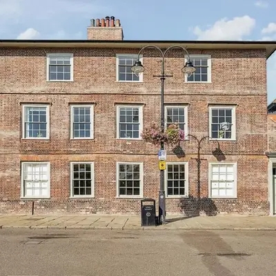6 Angel Hill