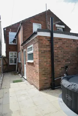 Gallery image of Cosy Luxe 3Bed Retreat Hot Tub BBQ Parking Near Town Perfect for Contractors Families Short & Long Stay in Hythe
