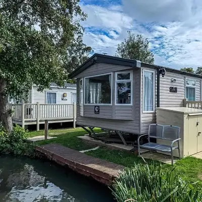 Cosy 8 Berth Caravan With Decking And Lake-Views At Weeley Bridge Ref 69001Lv