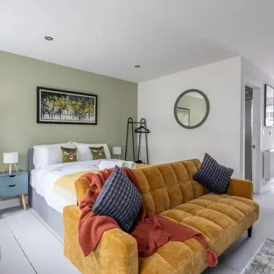 Modern Central Studio With Parking