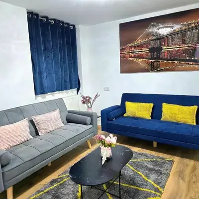 Hertfordshire - Stylish 6BR Retreat