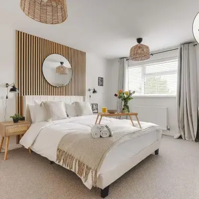 Luxury 2-Bed House in Stevenage Sleeps 6 Free Parking Barefoot & Board