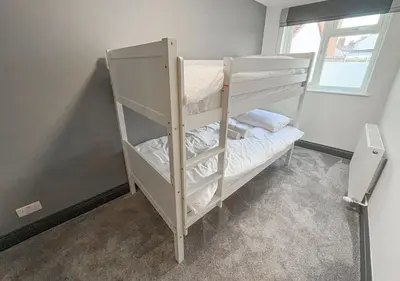 a bunk bed room with two bunk beds and a window at 4 Bed Home In Central Maldon in Maldon