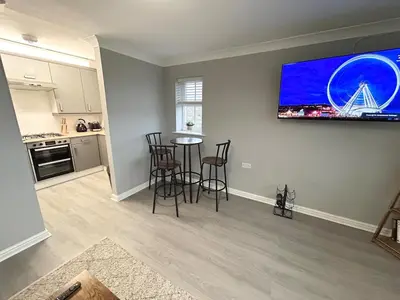 a kitchen with a table and chairs in a room at Apartment I Sleeps 4 I Wi-Fi I Parking I Rail Links I Newmarket in Newmarket