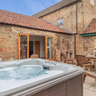 6 Bed in Three Holes oc-t31855
