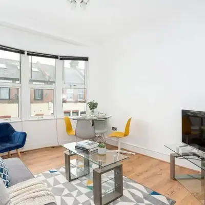 Modern 3 Bedroom Home with Parking in Southend