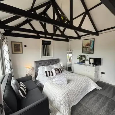Goldings detached Barn farm stay