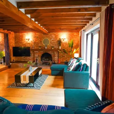 Bright & Spacious 5-Bedroom Stay near Cambridge