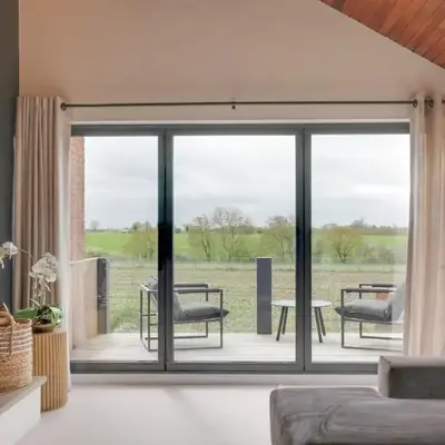Two bedroom house with far-reaching country views