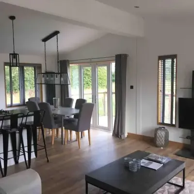 Contemporary 3 bed luxury Spa lodge with hot tub