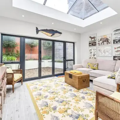 GROUND floor apartment no steps 119 Northgate St luxury 2 bedroom apartment close to the town centre with paid parking close by