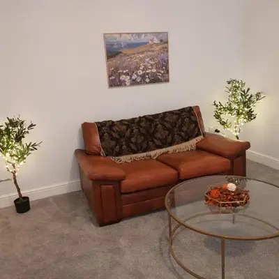 Stylish 1 Bed Flat Parking Walk to Waterfront