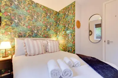 a bedroom with a bed with towels on it at Pass the Keys Ground Floor Apartment with Free Parking in Cambridge