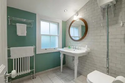 a bathroom with a sink and a mirror at Stylish Victorian Home Nr Cambridge Station in Cambridge