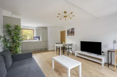 a living room with a couch and a tv at Modern Apartment in Chelmsford City, Free WiFi & Free Parking - Dukes Apartment by Stays Accommodation - Long Stays Welcome in Chelmsford