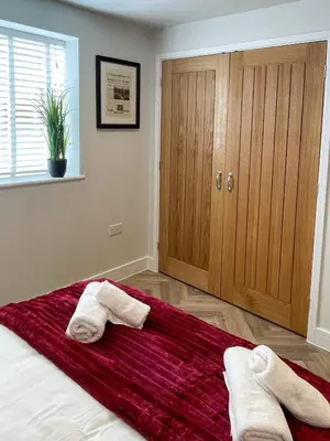 a bedroom with two towels on a bed at Luxury 2 bed new-build house near Science & Business parks in Cambridge