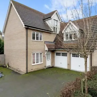 Spacious 6-Bed Detached Home in Chigwell