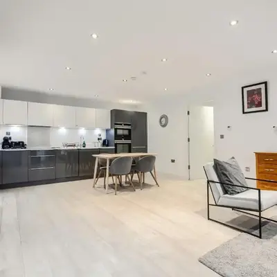 Tailored Stays - Central Station Apartments