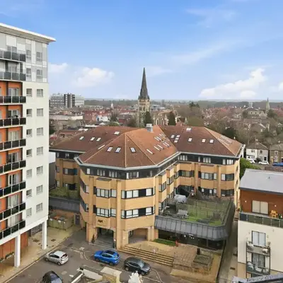 Heart of Brentwood - 1 Bed - Underground Parking - Fast Wifi