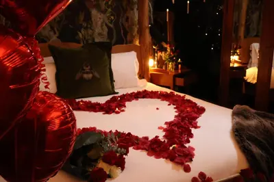 a bed with a heart made out of roses at Hollow Heath in Layer de la Haye