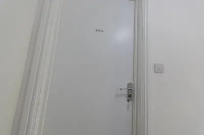 a door with a window in a room at 2 Bedroom Flat in the heart of Southend Sleeps 6 - Pass the Keys in Southend-on-Sea
