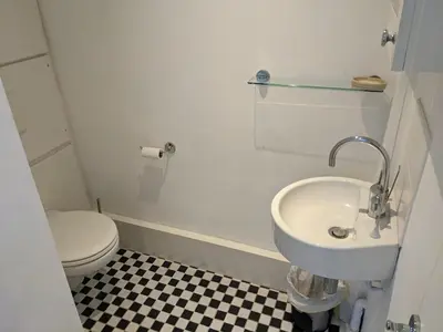 a small bathroom with a toilet and a sink at Beautiful apartment in central Cambridge in Cambridge
